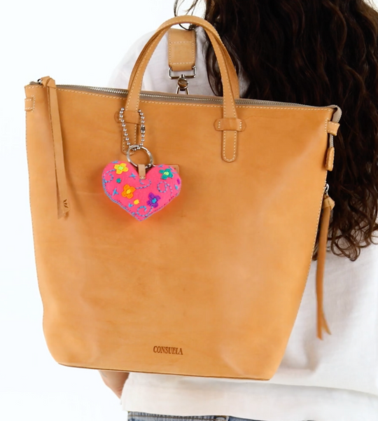Consuela Corazon Chico Grande Pink Charm